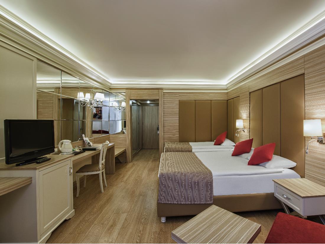 Standard Handicapped Room - Accommodation - Delphin Deluxe